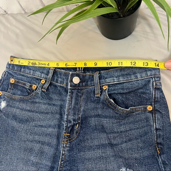 Gap Sexy Boyfriend Denim Distressed Shorts 5” Size 27 - Picture 5 of 9